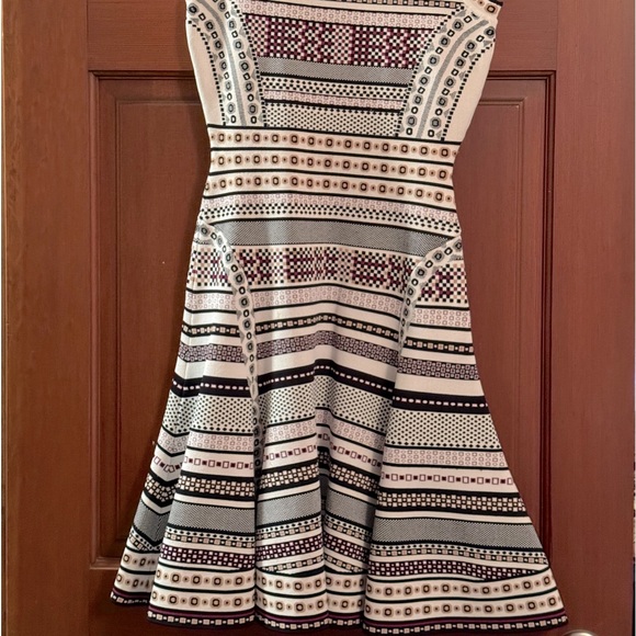 Diane Von Furstenberg Sleeveless knit dress Size S. EUC - Picture 2 of 8